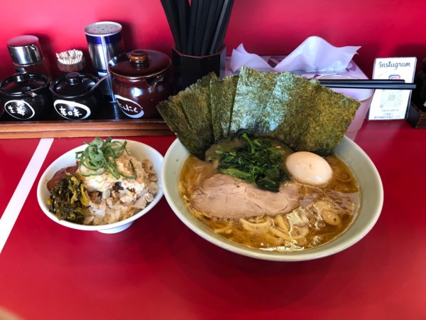 「ランチセット（ラーメン1.5盛＋ツナマヨ飯）＋味玉＋のり3枚」@横浜家系らーめん たま家の写真