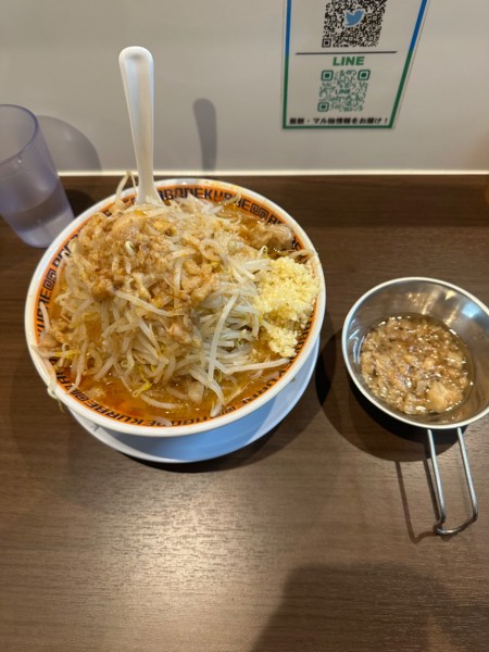 「ラーメン限定担々麺全マシお腹空いてます」@顎で喰らえ ラウンドワン草加店の写真