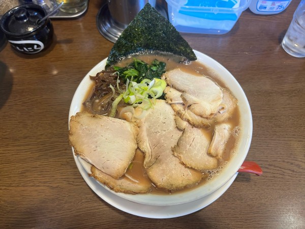 「チャーシューメンと半ライス」@うまいヨ ゆうちゃんラーメンの写真