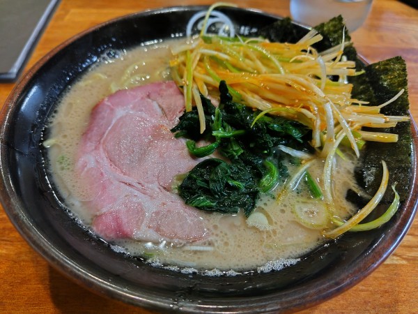 「豚骨醤油らあめん（並）　＋ピリ辛白髪ネギ：サービス券」@豚骨らあめん専門店 とんこつ家ZUNの写真