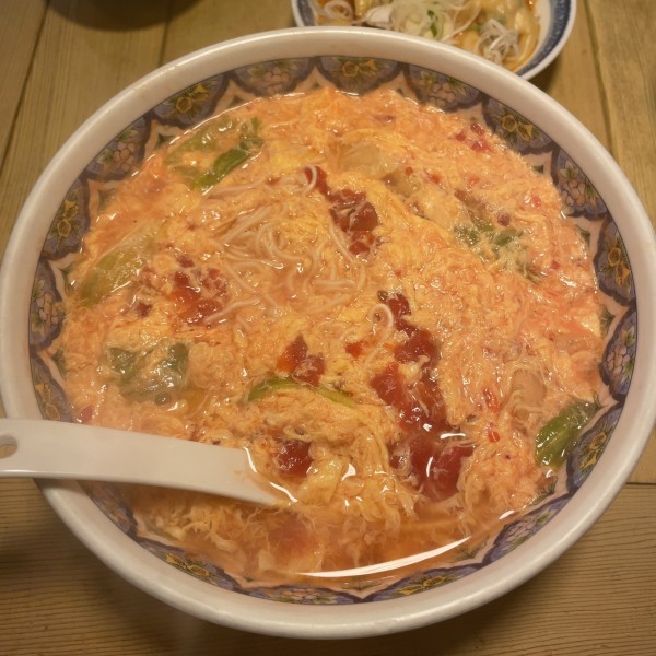 「トマ玉ラーメン（柳麺）　1020円」@中国ラーメン 揚州商人 新松戸店の写真