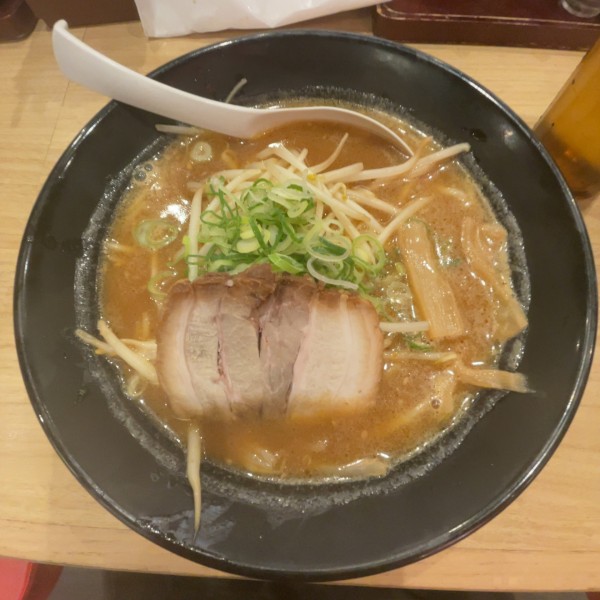 「赤味噌らーめん　750円」@威風 三田店の写真