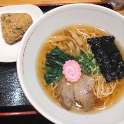 あっさり醤油880円、チャーハンおにぎり180円