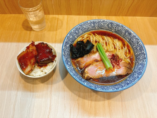 「醤油そば＋ステーキ丼小」@煮干専門 あたふたの写真