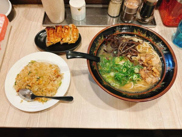 「満腹セット＋替え玉」@元祖中州屋台ラーメン 一竜 川端商店街本店の写真
