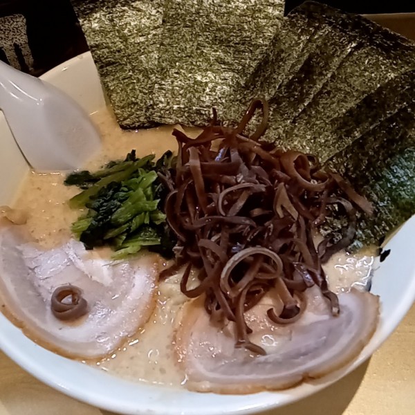 「家系超ごっつ　ごてごて(950円)」@超ごってり麺 ごっつ 津田沼店の写真