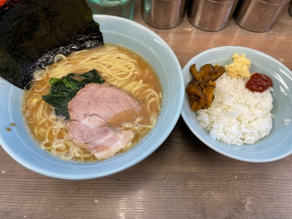 「ラーメン並　中ライス」@横浜らーめん 渡来武の写真