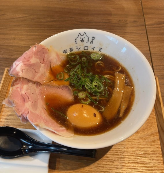 「醤油+味玉（800円）」@喫茶シロイヌの写真