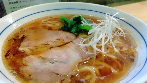 「#ラーメン #醤油 #800円  #炊込み飯 #200円」@食堂 ニッコロガシの写真