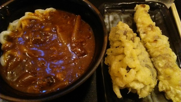 「カレーうどん 小 600円＋なす天 100円＋ちくわ天」@讃岐うどん大使 水道橋麺通団の写真