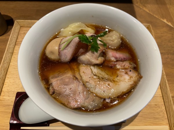 「特製らぁ麺　醤油」@らぁ麺や 嶋の写真