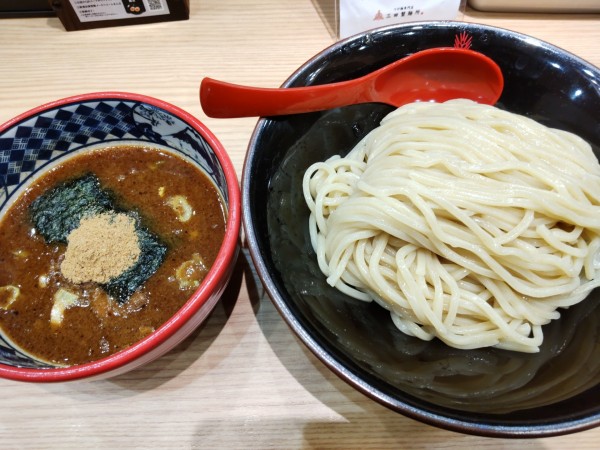 「つけ麺 中盛450g」@つけ麺専門店 三田製麺所 ダイバーシティ東京プラザ店の写真