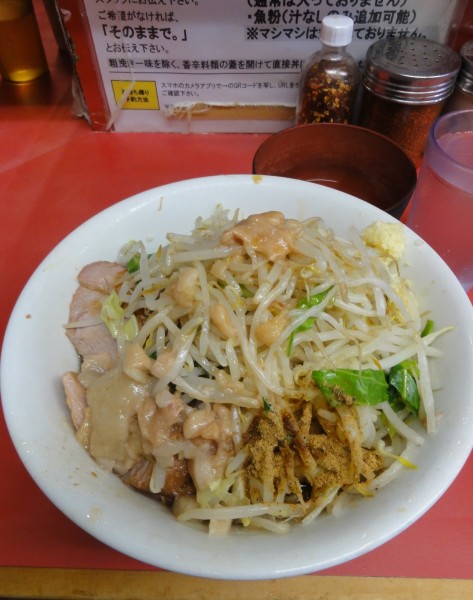 「汁なし800円全部豚100円生卵50円」@ラーメン二郎 環七一之江店の写真