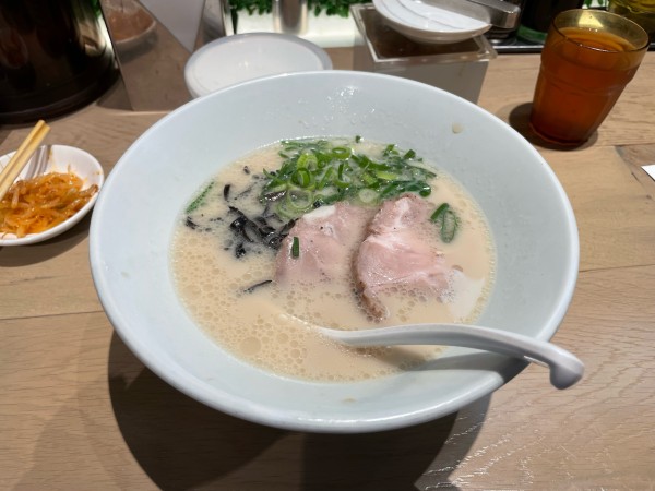 「白丸元味 + 替玉」@博多一風堂 吉祥寺店の写真