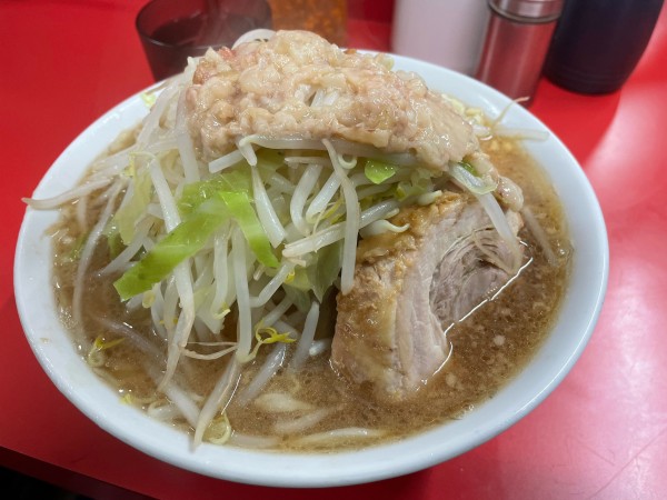 「小らーめん(少なめ )ニンニク、脂¥850」@ラーメン二郎 一橋学園店の写真