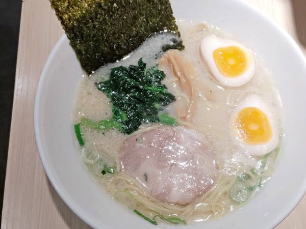 「半熟味玉らーめん」@塩豚骨らーめん たちひらの写真