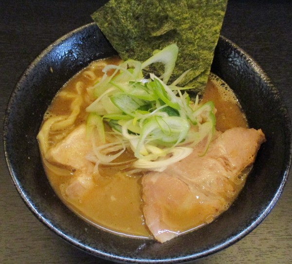 「やきあごらーめん　950円」@麺屋なにがしの写真