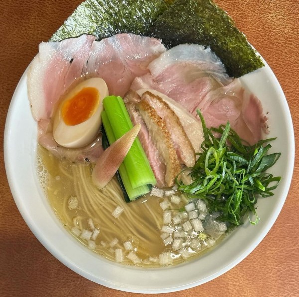 「特中華 片口鰯と平子、鯵の貝塩」@メヂカそば 吟魚の写真