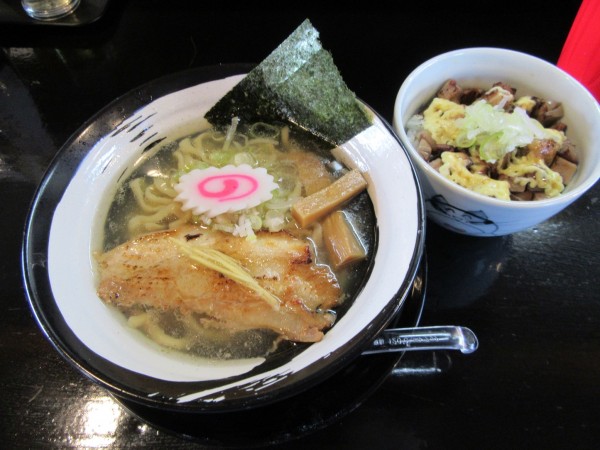 「中華そば塩（８８０円）＋まかない丼３００円」@麺処ふくすけの写真