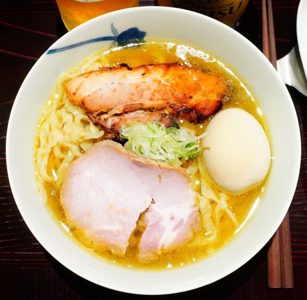 「塩（中太手もみ麺）＋味玉＋エビスビール」@麺 みつヰの写真