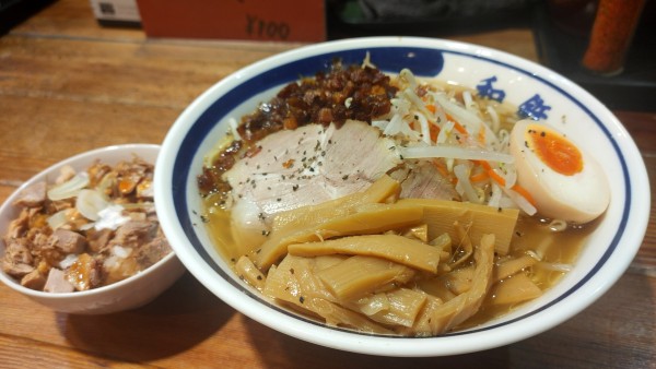 「焦がし ねぎラーメン(大盛・メンマ・ミニチャーシュー丼)」@和風ラーメン 和鉄の写真