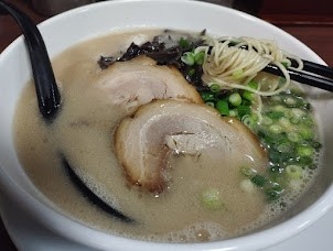 「博多ラーメン白(700)替玉１個無料」@博多ラーメン ミツ屋の写真