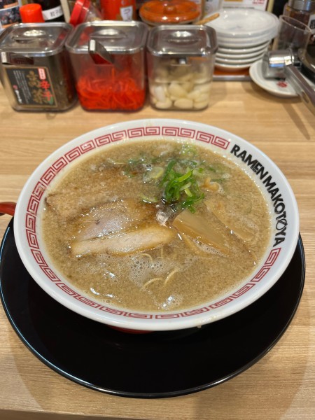 「背脂醤油ラーメン＋餃子セット」@ラーメンまこと屋 福生店の写真