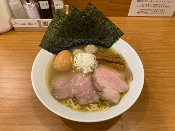 「全部のせ塩らーめん / 燻製たまご」@しののめヌードルの写真