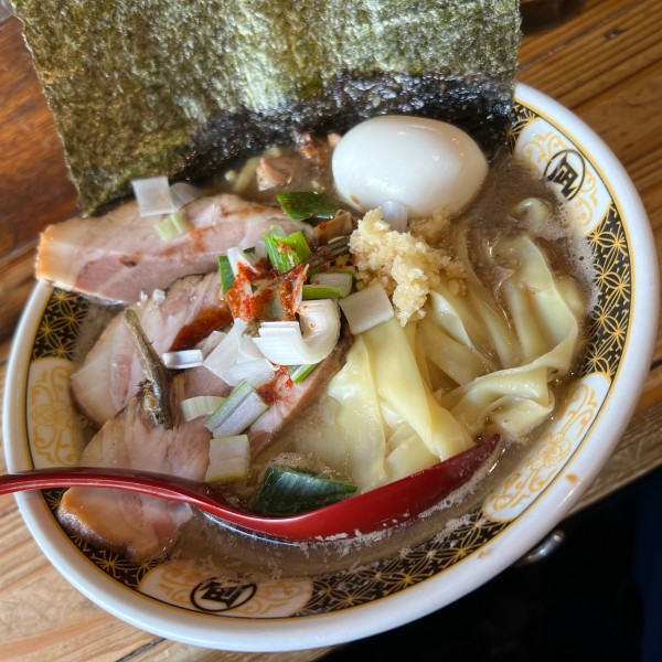 「特製すごい煮干ラーメン凪並＋ニンニク」@すごい煮干ラーメン凪 新宿ゴールデン街店 本館の写真