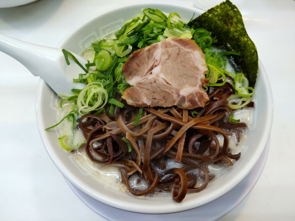 「ラーメン＋キクラゲ＋ネギ」@博多天神 新橋2号店の写真