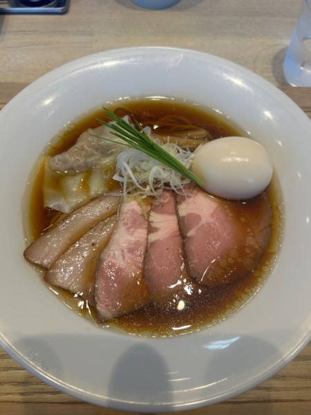 「特製中華蕎麦(醤油)細麺1400円」@宍道湖しじみ中華蕎麦 琥珀 東京本店の写真