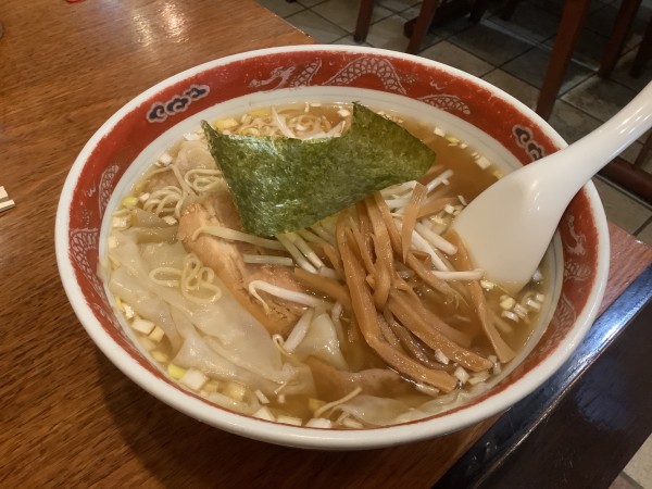 「ワンタンメン　900円」@栄華軒の写真
