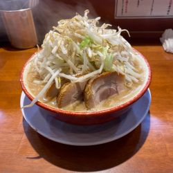 小ラーメン900円、野菜増し