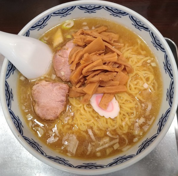 「ラーメン 1030円 メンマ 180円 チャーシュー 100円」@むらもとの写真