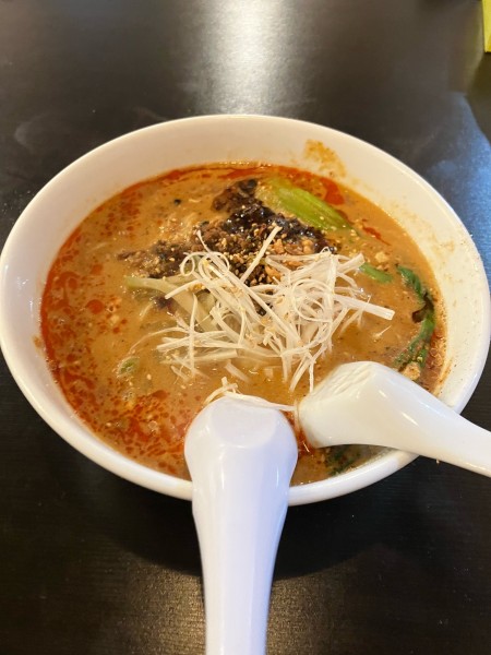 「四川担々麺950円+焼き餃子450円」@餃子荘いつから だるまやの写真