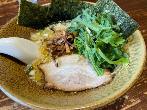 「とんこつ醤油らーめん　春菊」@岩本屋 小松店の写真