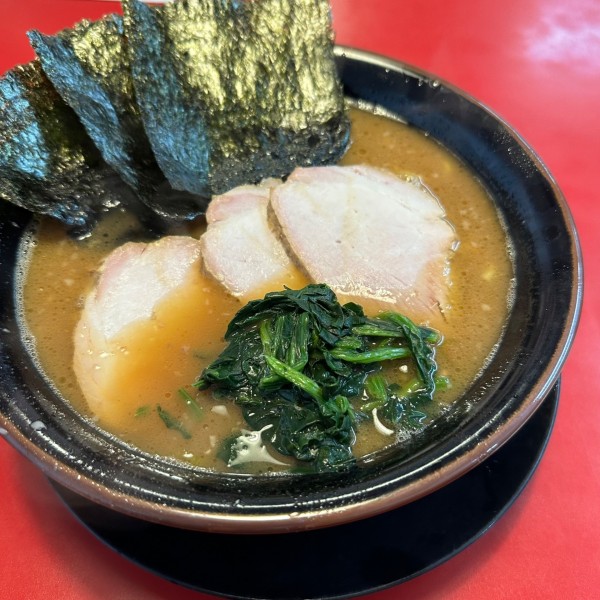 「チャーシューメン(3枚)中盛+半ライス　¥1,050」@家系ラーメン 王道家の写真