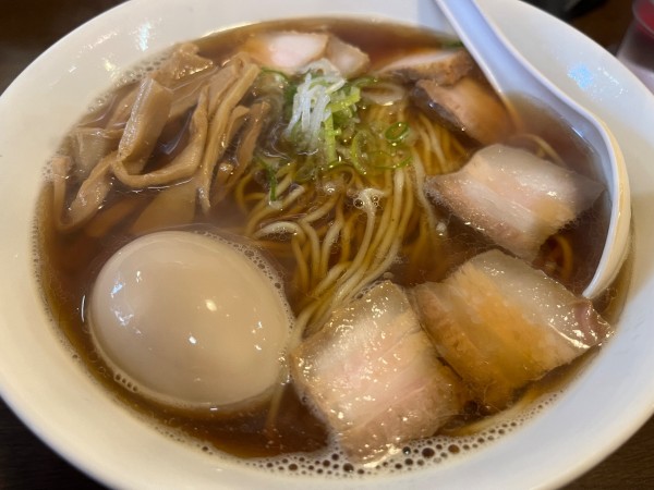 「煮干し正油＋チャーシュー＋味玉＋メンマ：630＋150＋50」@ラーメン木曜日の写真