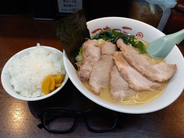 「チャーシューめん(かため・多め)半ライス」@さつまっこ 平和島店の写真