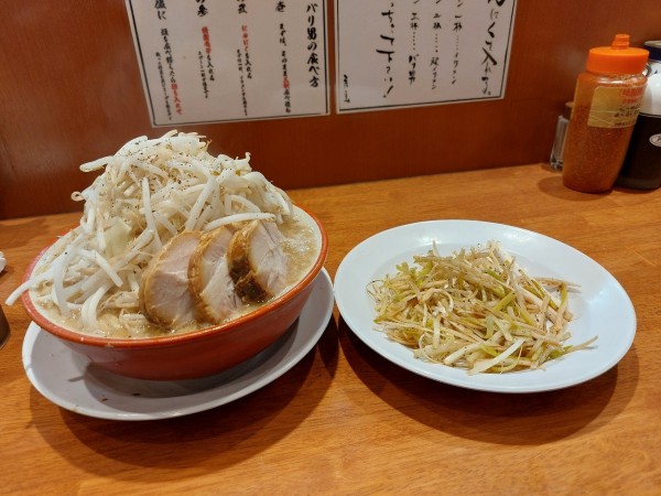 「らーめん並300g豚3枚野菜マシ+ネギ」@らーめん バリ男 行徳店の写真