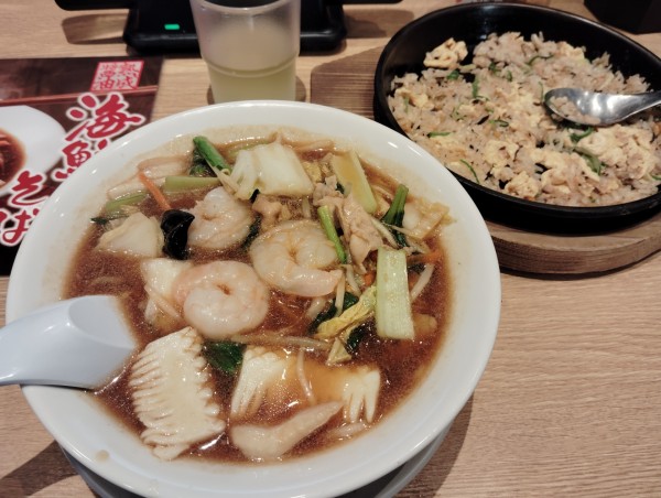 「海鮮五目そば　　979円　チャーハンＭ220円」@丸源ラーメン 宮前平店の写真