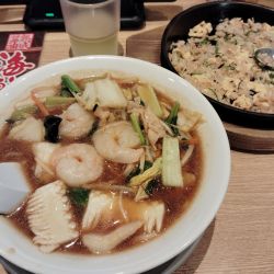 海鮮五目そば　　979円　チャーハンＭ220円