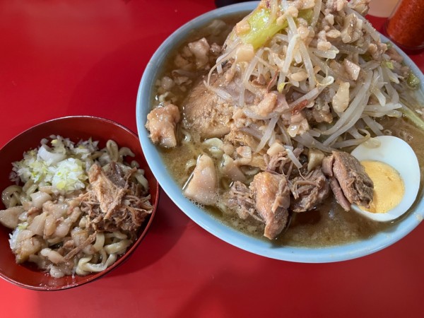 「ラーメン400g＋白50g」@ラーメン富士丸 明治通り都電梶原店の写真
