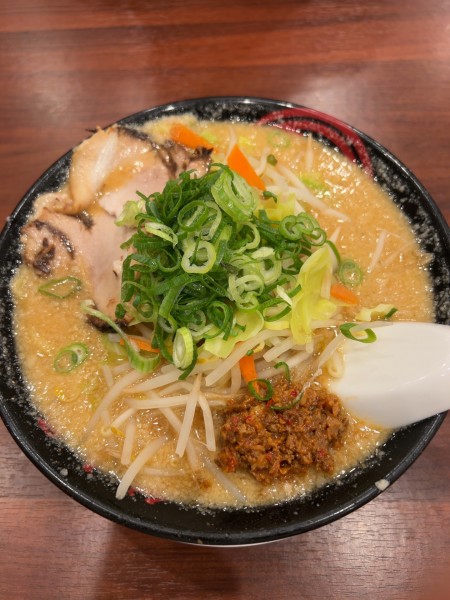 「北海道濃厚味噌らぁめん（990円）」@魁力屋 所沢小手指店の写真