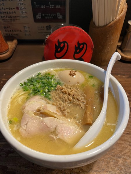 「白鶏らーめん　玉子のせ」@鶏の穴の写真