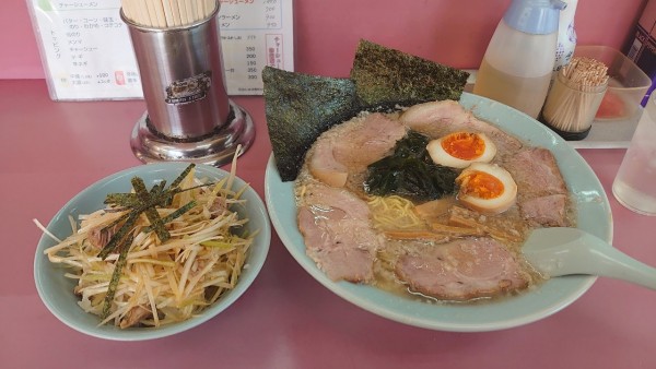 「チャーシューメン、味玉、ネギ丼」@ラーメンショップ ふれあい通り店の写真