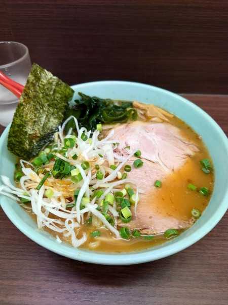 「千切りネギ豚骨醤油ラーメン」@博多ラーメン 長浜や 青物横丁店の写真