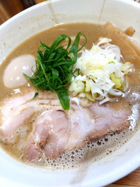 「鶏白湯しょうゆらーめん・煮たまご増し」@麺屋電龍の写真