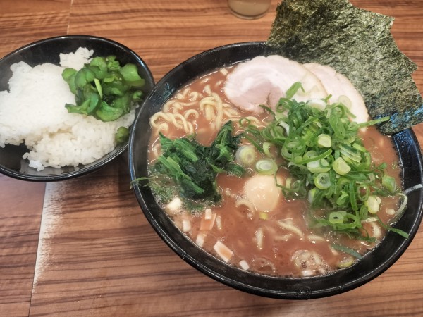 「特製中盛り」@横浜家系らーめん 二代目 武道家の写真