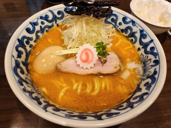 「[限定]濃厚鶏白湯麺(味噌) 味玉 小ライス」@名物よだれ鶏と濃厚鶏白湯麺 MATSURIKA 武蔵新田店の写真